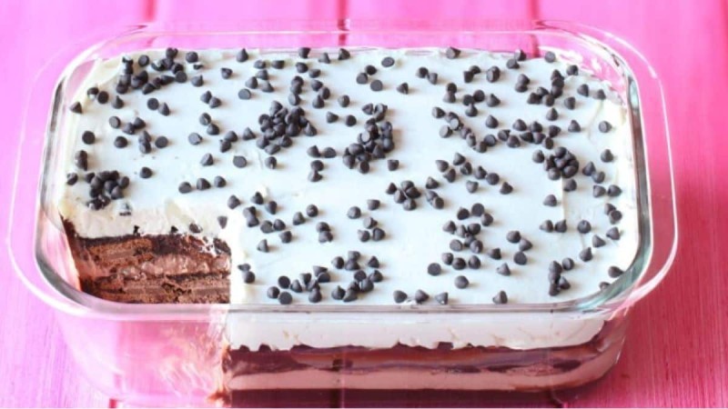 Γευστικός οργασμός: Το πιο νόστιμο και γρήγορο μπισκοτογλυκό ψυγείου με σοκολάτα και κρέμα τυριού
