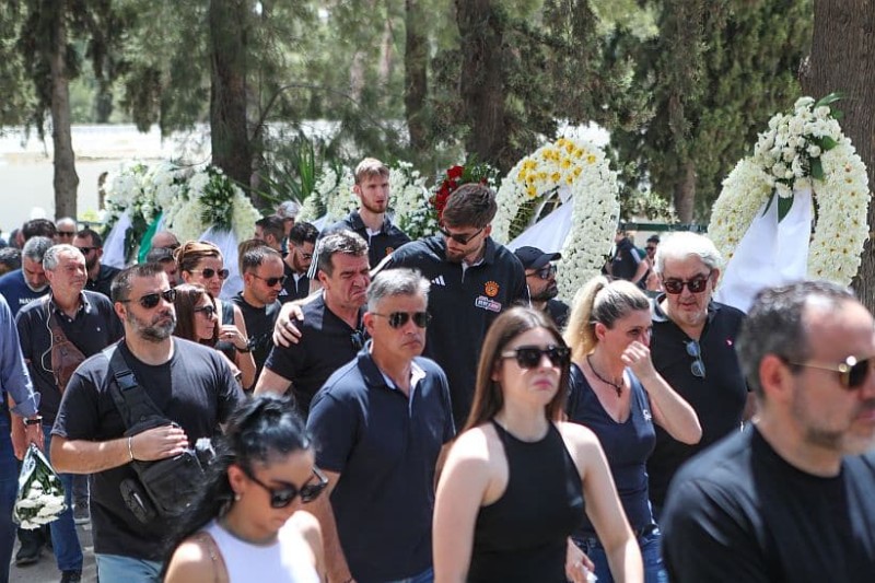 Κηδεία Πάρη Δερμάνη: Σύσσωμος ο Παναθηναϊκός στο τελευταίο αντίο! Έφυγε σε ηλικία 60 ετών