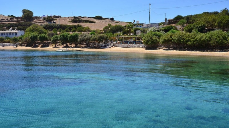 Το σαγηνευτικό νησάκι με τη μοναδική παραλία και τα δύο παραδοσιακά ταβερνάκια