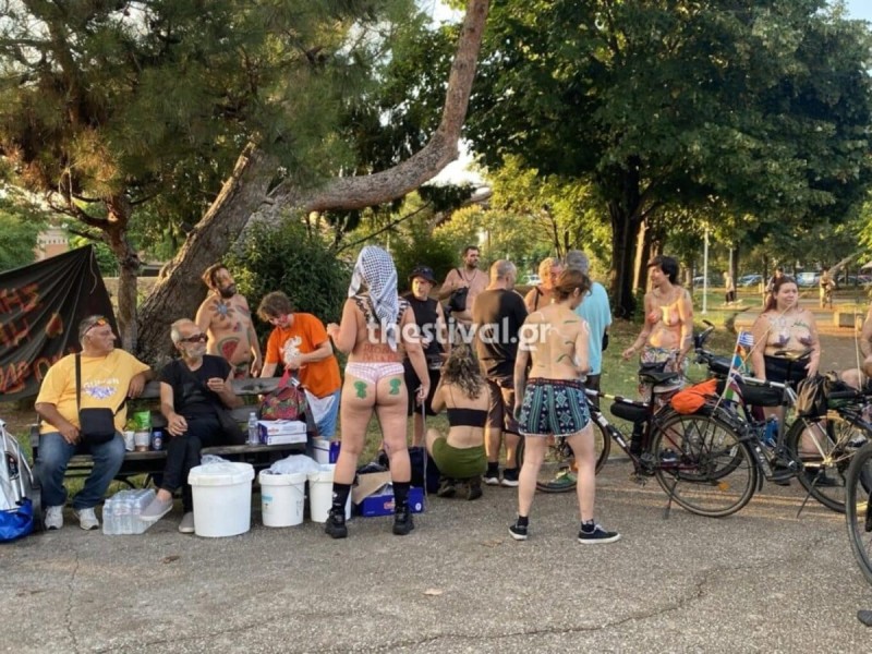 Γέμισε γυμνούς ποδηλάτες η Θεσσαλονίκη