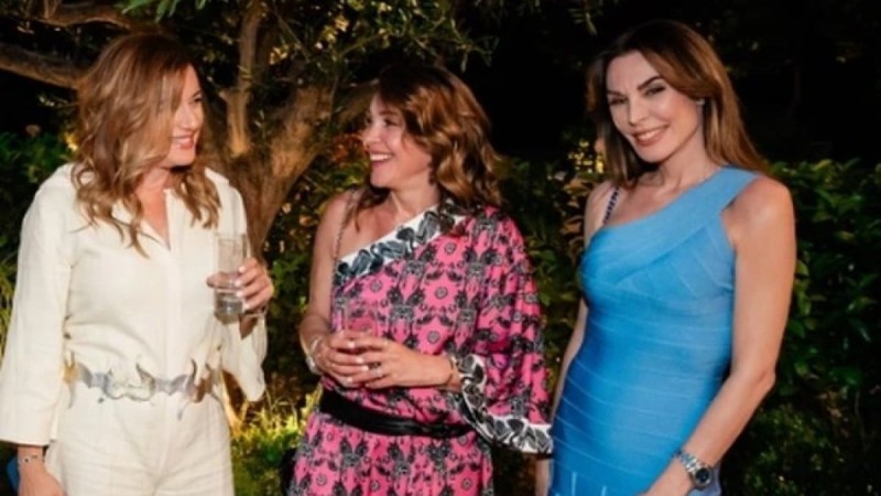 Η «καυτή» εμφάνισή της σε garden party στην Κηφισιά τους έκανε όλους να παραμιλάνε