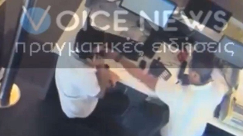 Ντοκουμέντο σοκ: Βίντεο δείχνει τον Λευτέρη Αυγενάκη να χτυπά εργαζόμενο στο «Ελ.Βενιζέλος»
