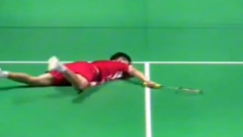 Βίντεο σοκ: Αθλητής κατέρρευσε και πέθανε ξαφνικά στα 17 του ενώ έπαιζε μπάντμιντον!