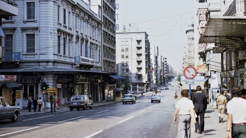 Κουίζ για την παλιά Αθήνα: Μπορείς να αναγνωρίσεις την κεντρική οδό της φωτογραφίας;