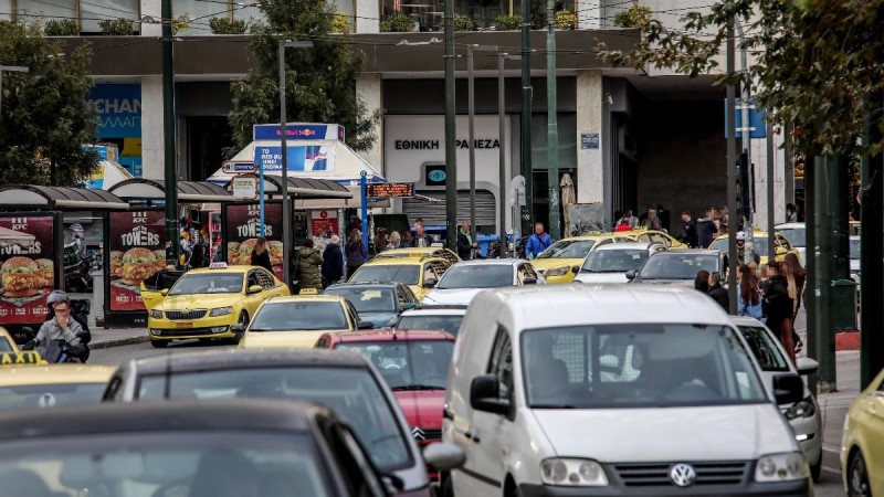 Τροχαίο ατύχημα με μοτοσικλέτα στη Βασιλίσσης Σοφίας - Κυκλοφοριακή συμφόρηση στο σημείο